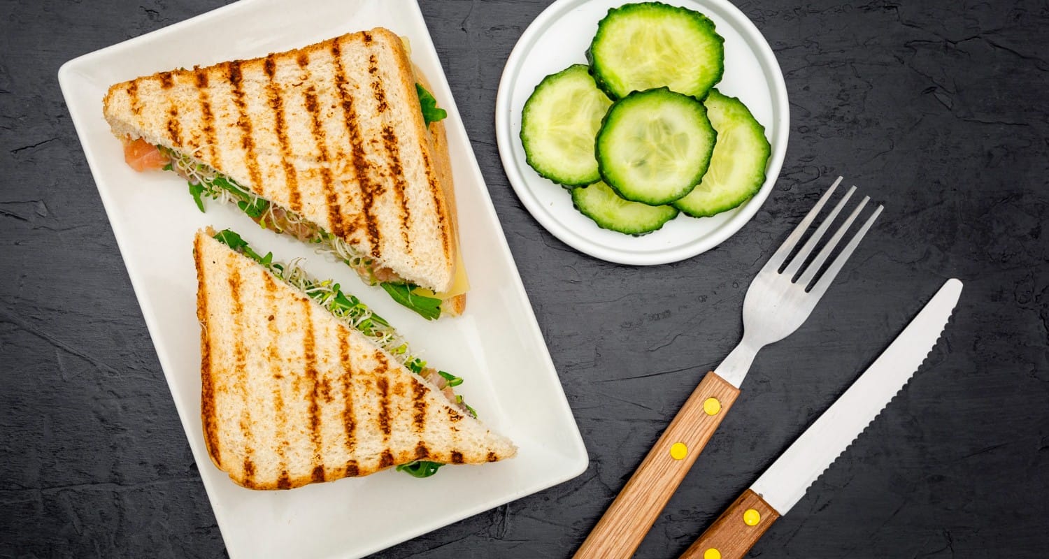 Triangular sandwiches with cucumber slices